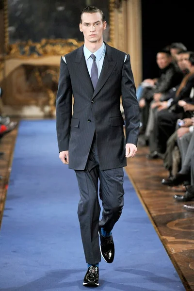 Look 24